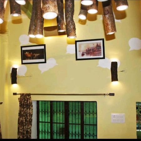 Monalisa Hostel Varanasi Bagian luar foto