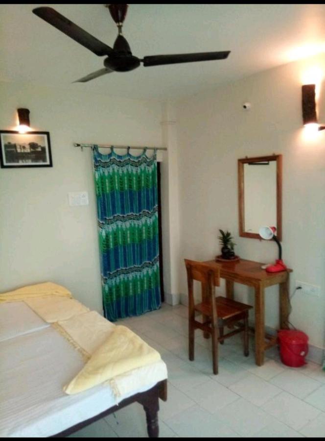 Monalisa Hostel Varanasi Bagian luar foto