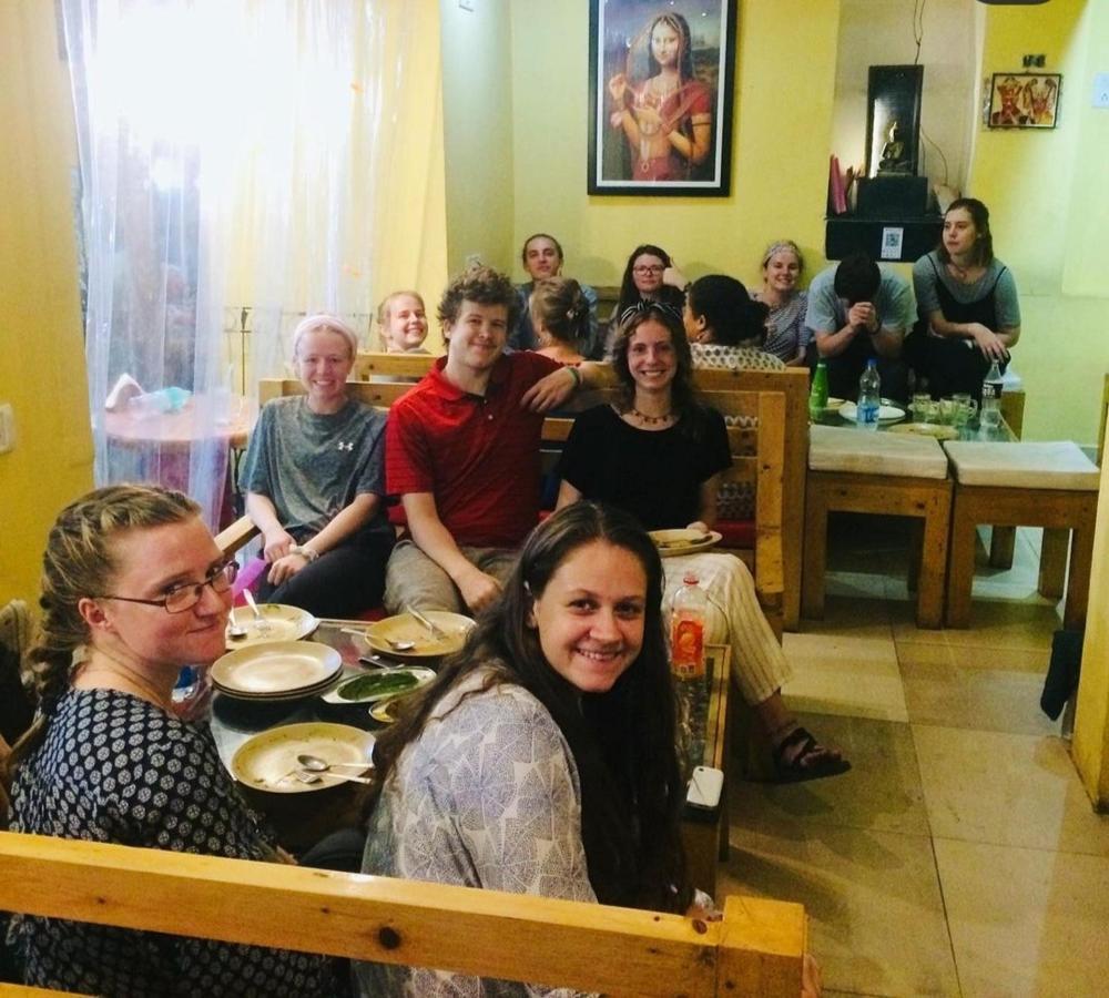 Monalisa Hostel Varanasi Bagian luar foto