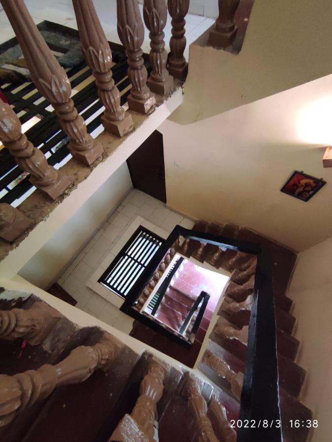 Monalisa Hostel Varanasi Bagian luar foto